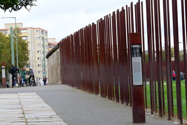 13. August 1961: Wie die Berliner Mauer Berlins Alltag weiter prägt