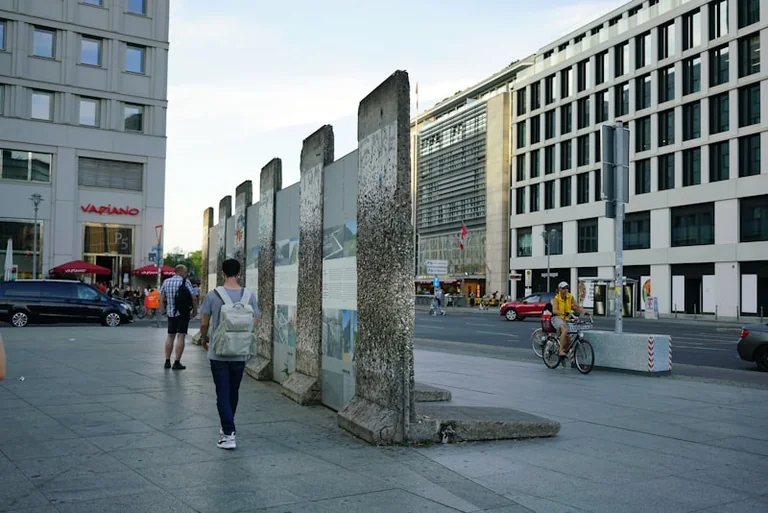 13. August 1961: Wie die Berliner Mauer Berlins Alltag weiter prägt