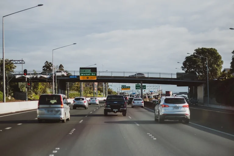 Autobahnverkehr am Samstag: Vor der Abfahrt live prüfen