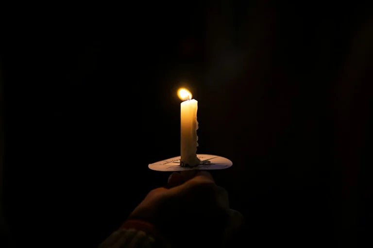 Träume von Verstorbenen: Trauer, Erinnerung und Rituale