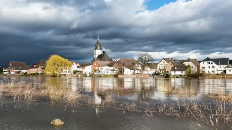 Wetterwarnungen am 15. September: DWD-Lage regional prüfen
