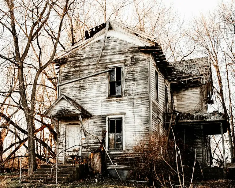 Ein altes Haus im Traum: Erinnerungen und Wandel erkunden