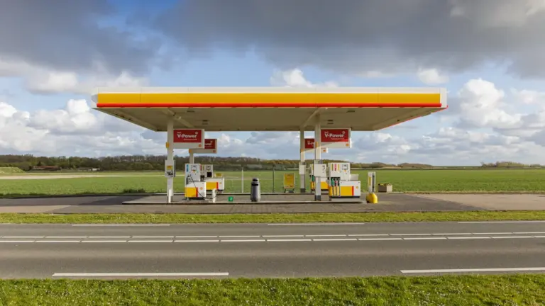 Spritkosten senken: Tankstellen entlang der Route vergleichen