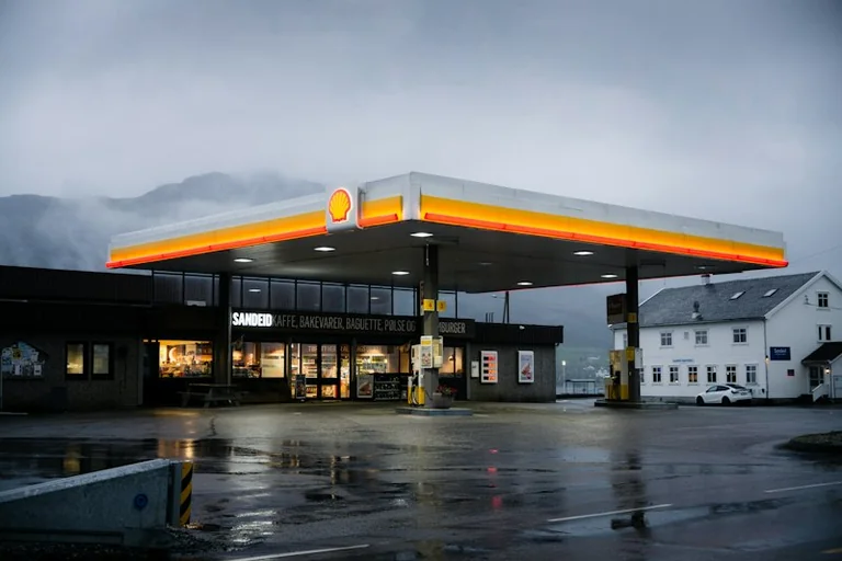 Spritkosten senken: Tankstellen entlang der Route vergleichen