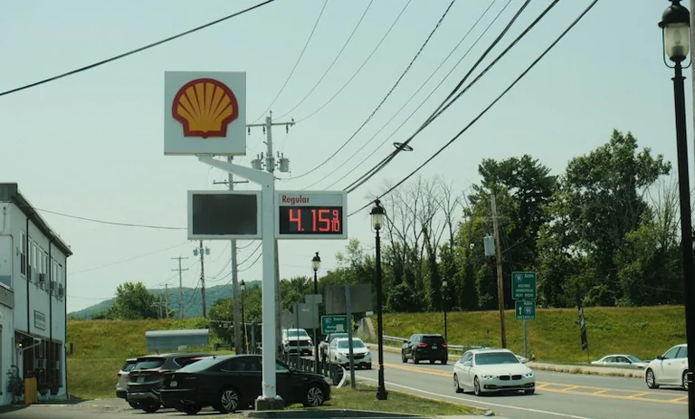Spritpreise vor der Herbstfahrt: So lohnt sich der Tankstopp